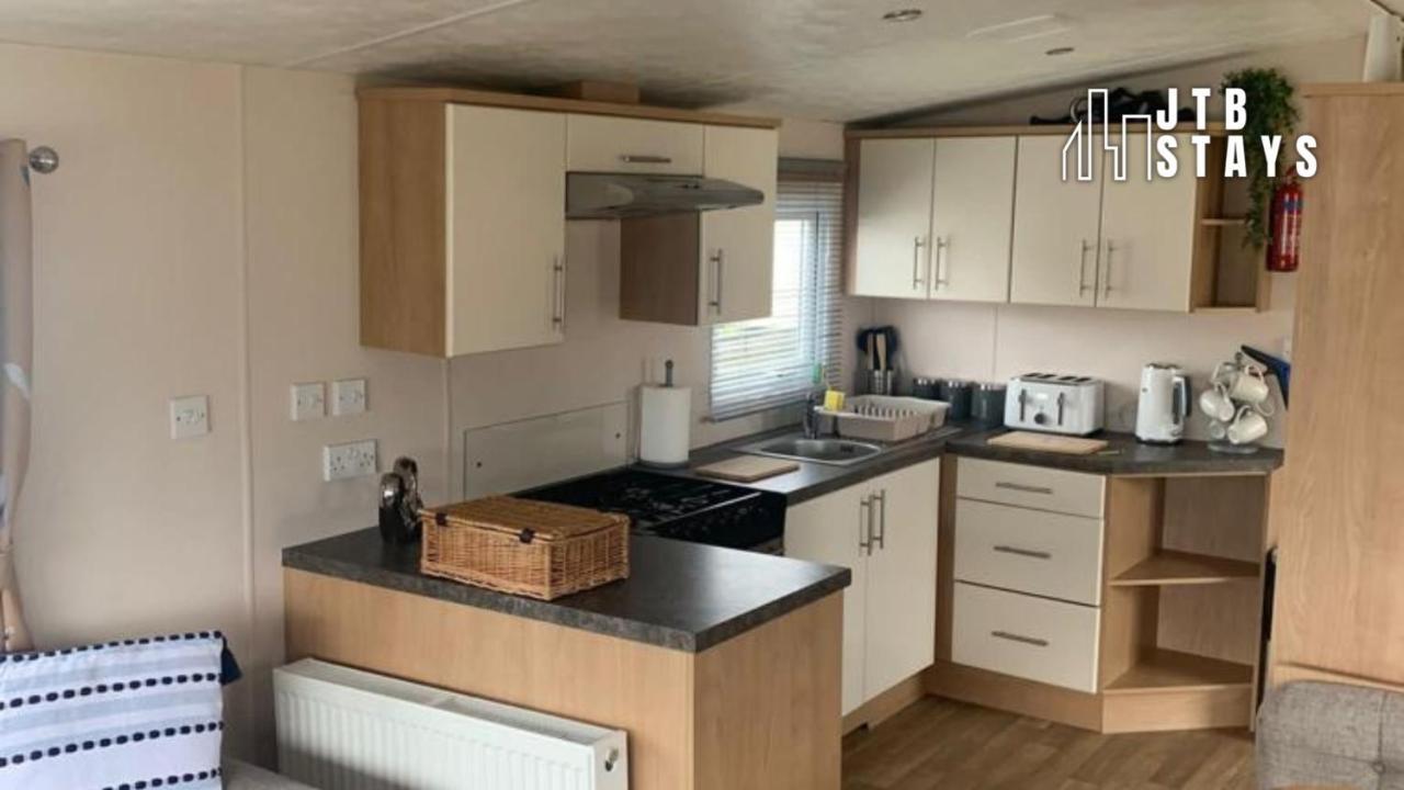 Spacious And Luxurious Caravan In Trecco Bay Porthcawl Exterior foto